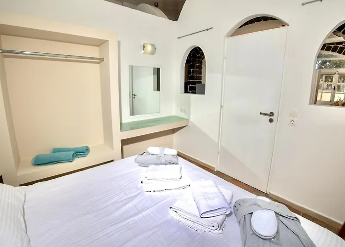 Dawn Santorini Βούρβουλος